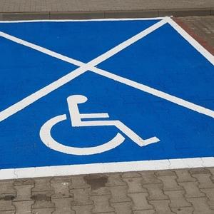Auchan-Bydgoszcz - malowanie poziome dla osób niepełnosprawnych